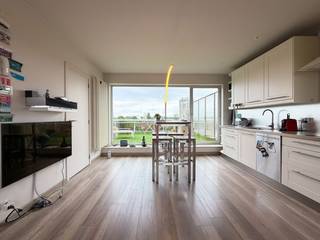 Deze instapklare studio biedt een aangename open leefruimte met woon- en eetplaats en een volledig geïntegreerde en geïnstalleerde keuken. Verder beschikt de studio over een afzonderlijke badkamer met douche, toilet en aansluiting voor een wasmachine.<br /><br />Een extra troef zijn de twee grote terrassen, ideaal om op elk moment van de dag van buitenruimte te genieten.<br />Dankzij de centrale ligging in Roeselare bevinden winkels, openbaar vervoer en belangrijke invalswegen zich vlakbij.<br /><br />Mogelijkheid tot aankoop van een garage aan € 25.000.<br /><br />Ideaal als eigen woonst of investering.<br /><br />Wenst u meer informatie over dit pand of een bezoek ter plaatse? Neem dan contact op met Imani: 0478 26 26 36