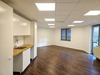 Deze multifunctionele kantoorruimte van 215 m² op de Eeuwfeestwal in het centrum van Tongeren heeft een uitstekende visibiliteit en...