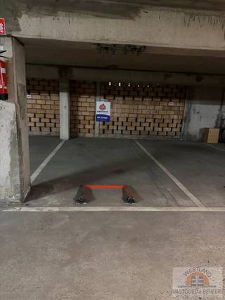Dans la très recherchée Residentie Santhooft, nous vous proposons un emplacement de parking ouvert en sous-sol, situé au niveau -2.Cet emplacement...