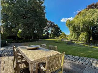 Authentiek HERENHUIS met HISTORISCHE ALLURE en UITGESTREKT PARKDOMEIN van 1,4 hectare met BOOMGAARD en WEIDE, te koop op de grens van Oudenaarde...