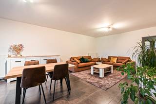 Dit instapklare appartement is gelegen langs de Leie in een rustige en aangename buurt te Harelbeke. Winkels, scholen en openbaar vervoer...