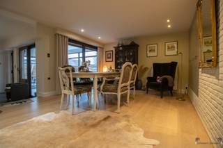 Rustig gelegen gelijkvloerse woning met 3 slaapkamers en wellnessruimte. VERKOCHT MET VOORWAARDE VOOR HET VERKRIJGEN VAN EEN...