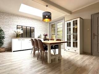 <p>Deze grote BURGERWONING is pal in het centrum van Ronse gelegen, nabij Grote Markt, scholen, winkels en openbaar vervoer. INDELING: ruime inkom en traphal, dubbele gezellige leefruimte, extra eetplaats, aparte keuken met berging (waar terras mogelijk is). Op de 1ste verdieping bevinden zich de overloop, badkamer, 2 slaapkamers en een 3de kamer (te renoveren). De 2de verdieping beschikt eveneens over de overloop en 2 ruime slaapkamers. De zolder is te bereiken via een vaste trap en biedt nog extra mogelijkheden. TROEVEN: centrale verwarming op gas, dubbele beglazing, veel ruimte en licht, pal in het centrum. Bezoek na afspraak met IMMO BEGUIN: 0486/606 600</p>