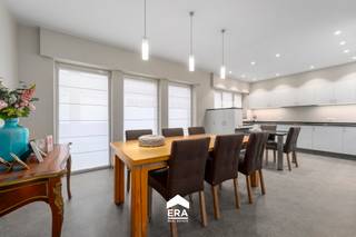 Instapklare halfopen woning met 5 à 6 slaapkamers in het centrum van WingeneBent u op zoek naar een ruime, instapklare woning op een centrale...