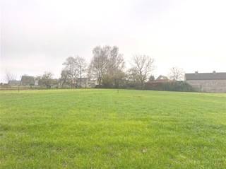 KAVEL 3 : Deze bouwgrond is gelegen tussen de Schelde en het Kluisbos en omgeven door het prachtig landelijk gebied van de Vlaamse Ardennen.Je kan er...