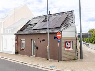 EIGENTIJDS OPGEKNAPTE HOEKWONING & ENERGIEZUINIGE (EPC B !) EENGEZINSWONING MET BUITENRUIMTE EN AUTOSTAANPLAATS. Deze hoekwoning vind je aan...