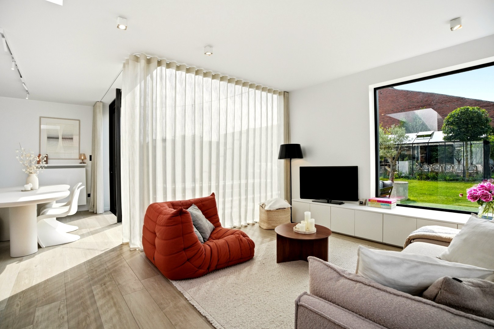 Uitzonderlijk knap gerenoveerde woning in Bavikhove met zonnige tuin, gelijkvloerse kamer en 3 slaapkamers - foto 5