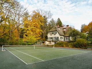 Tussen de International German School en de British School of Brussels, gelegen op een bebost terrein van ± 48 are, voorzien van een...