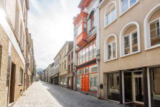 Voor een bezoek bel Saimen: 0470 79 24 20.In het centrum van Geraardsbergen bevindt zich dit uitzonderlijk herenhuis, een parel voor liefhebbers van...