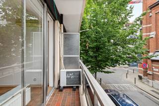 Middenin het kloppende hart van Antwerpen vind je dit appartement terug, waar men geniet van een ideale combinatie tussen rust en het het...
