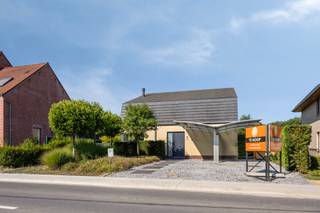 Welkom in deze instapklare en prachtig onderhouden villa, gelegen in een rustige en groene omgeving te Kampenhout. De woning werd gebouwd in 2010...