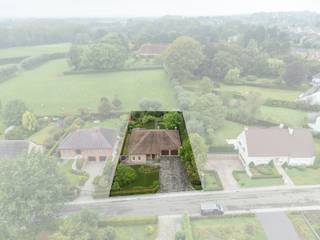 Ben jij op zoek naar een villa in een van de meest gegeerde wijken in de omgeving van Affligem? <br />Deze woning is gelegen in de villawijk BLAKMEERS en beschikt over 4 slaapkamers en 2 badkamers. De woning heeft een totale vloeroppervlakte van maar liefst 344m² en ligt op een perceel van 14a41ca. <br /><br />• Ondergronds:<br />- kelder<br /><br />• Gelijkvloers:<br />- inkomhal met vestiaire en aparte toilet<br />- ruime open leefruimte met geïnstalleerde keuken<br />- bijkeuken met wasplaats<br />- slaapkamer met ensuite badkamer (bad en douche) en dressing<br />- bureau met ingemaakte kasten<br />- inpandige garage voor 2 wagens<br /><br />• Eerste verdieping:<br />- 3 slaapkamers waarvan 2 met eigen lavabo<br />- nachthal<br />- douchekamer<br />- toilet<br /><br />• Bijzonderheden: <br />- EPC C -> geen renovatieplicht<br />- Bouwjaar 1992<br />- Vloeren in natuursteen en parket<br />- Waterverzachter <br />- Centraal stofzuigsysteem<br />- Instapklaar <br />- Bemeubeld<br /><br />Wens je meer informatie over dit unieke pand of graag een bezoek inplannen? Contacteer dan Robbe Van der Cammen via 0498 26 28 49 of robbe.vandercammen@albert.immo of bezoek onze website albert.immo. <br />Bij Albert kom je thuis!