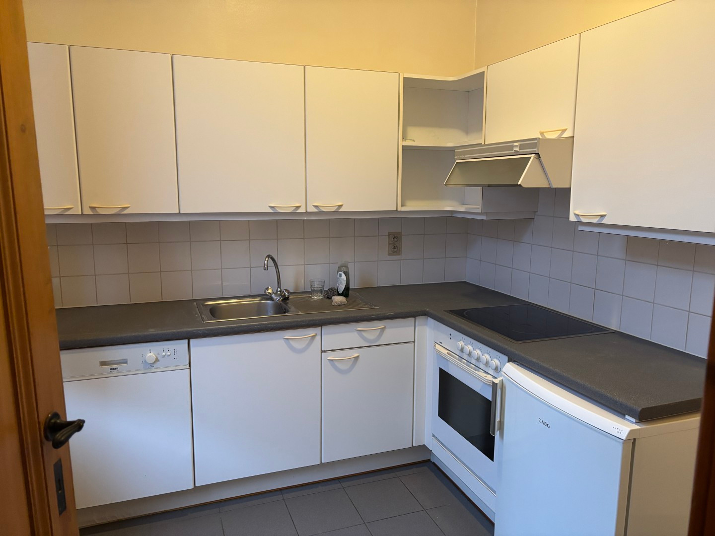 Gemeubelde studio met mezzanine - foto 4