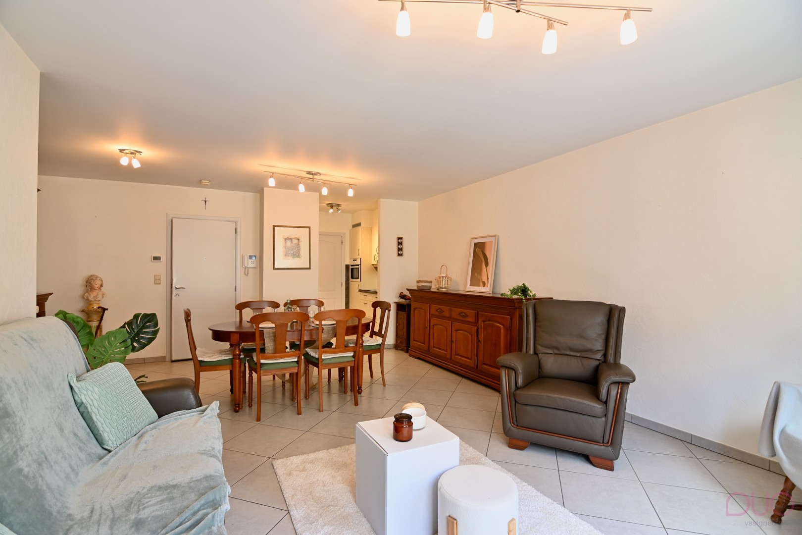 Instapklaar appartement met 2 slaapkamers en autostaanplaats in het stadscentrum van Tongeren-Borgloon (toplocatie inclusief meubels)! - foto 5