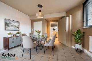Dit instapklaar appartement vinden we terug in het centrum van Eeklo, vlakbij openbaar vervoer en winkels. Een ideaal appartement voor starters of...