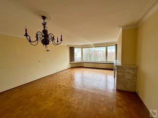 PLAN UW AFSPRAAK VIA ONZE WEBSITE:  WWW.IMMOBOSS.BEInstapklaar appartement gelegen op de 7de verdieping in de residentie "Velasquez" met prachtig...