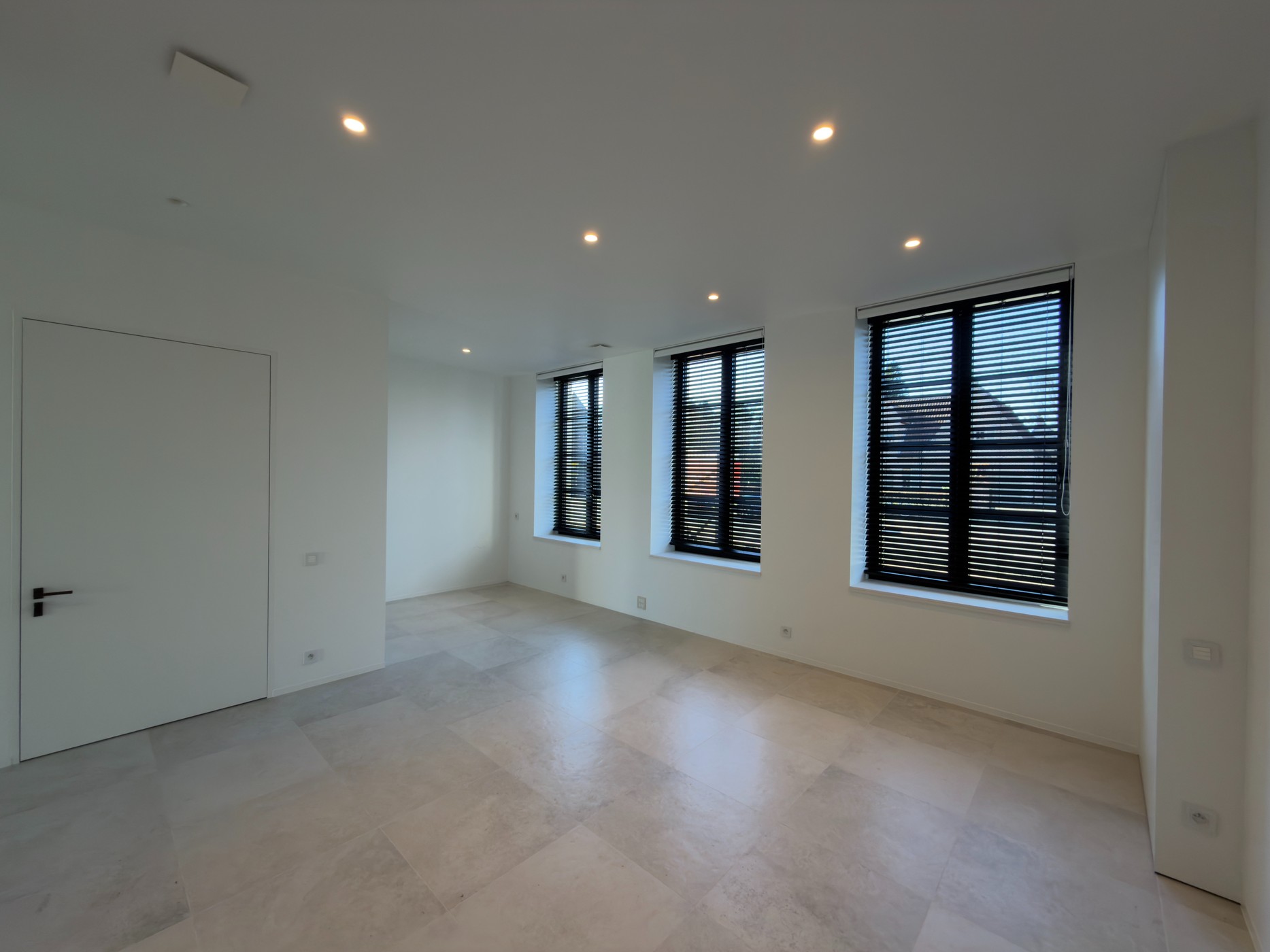 Multifunctioneel gelijkvloers van 95m² met ruim appartement te Nazareth - photo 3