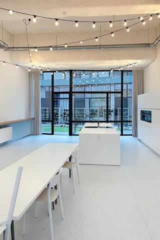 Invest carefree in this recent and modern student room, ideally located on the Spoorweglaan in Kortrijk, near the station, the city center and the most important colleges and university.The room is part of a hip and architectural contemporary student complex, designed with an eye for comfort, energy efficiency and contemporary finish. Thanks to its own sanitary facilities and high-quality materials, this offers a pleasant living environment for every student.Advantages:Newly built student room with private sanitary facilitiesModern finish and contemporary architectureCentral location near the station, center and campusesCurrently rented, so immediate returnLimited entry and worry-free investmentA stable and forward-looking investment in the Kortrijk student market, ideal for those looking for a combination of security, return and simplicity.