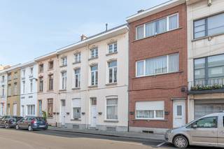 In de Sint-Rumoldusstraat in Mechelen bevindt zich deze charmante huurwoning met drie slaapkamers en een zonnige stadstuin. De woning verwelkomt...