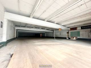 Te huur ruim, industrieel magazijn gelegen te RonseDit EXCLUSIEVE MAGAZIJN biedt UITSTEKENDE OPSLAGMOGELIJKHEDEN en is STRATEGISCH GELEGEN in de...