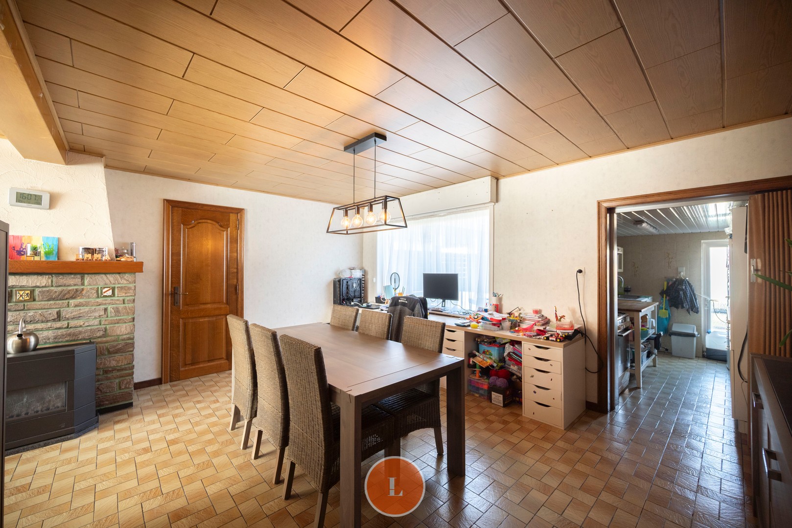 Deels te renoveren gezinswoning met 3 slaapkamers en garage. - foto 2