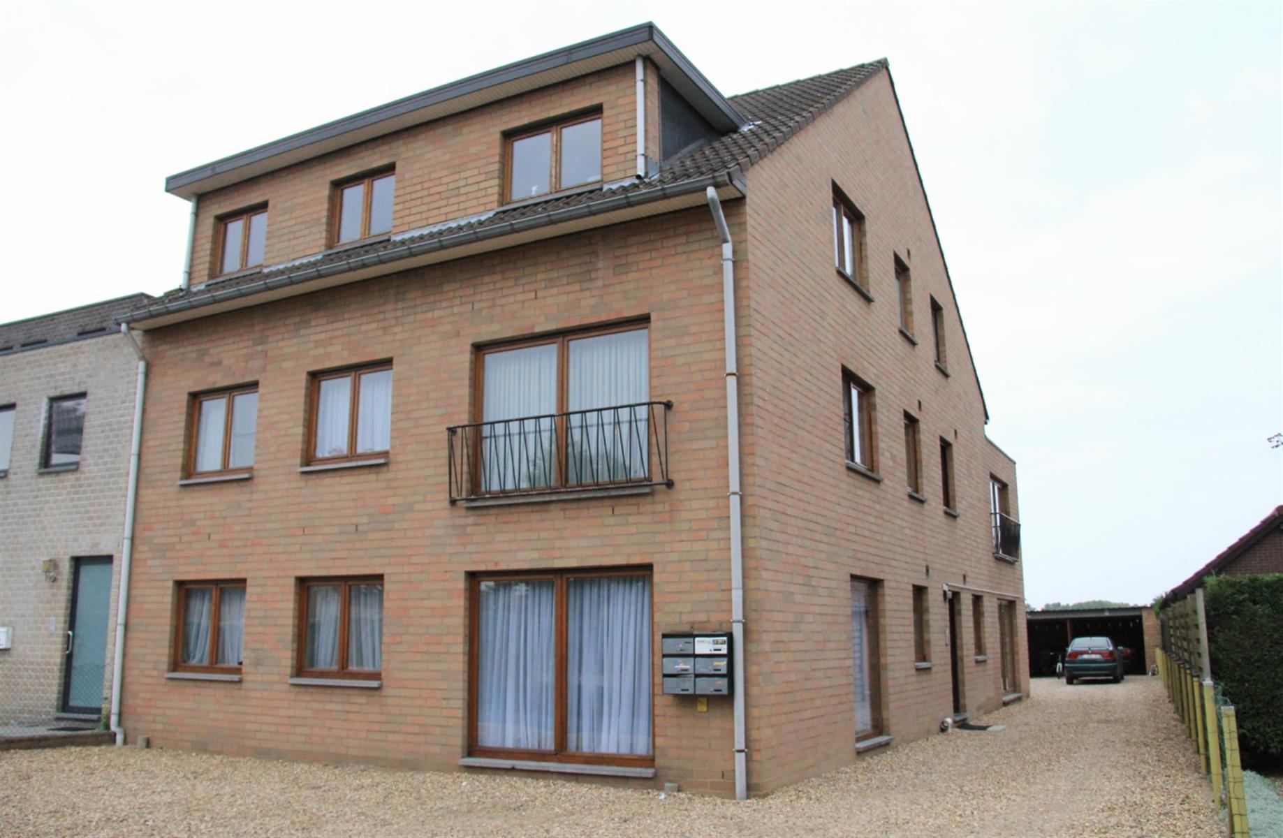 OPBRENGSTPAND (5 APPARTEMENTEN + 1 STUDIO + 4 CARPORTS) - foto 1