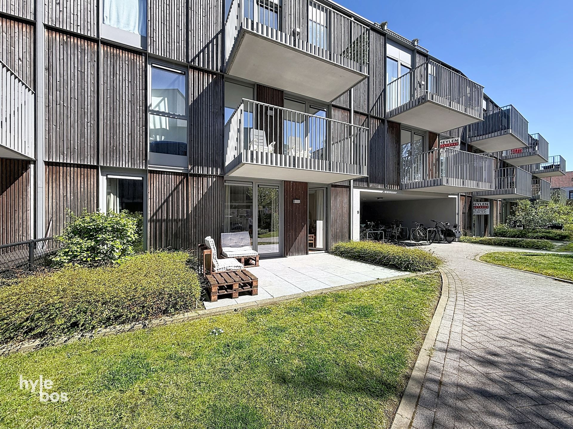 Modern gelijkvloers appartement met terras en parking - foto 3