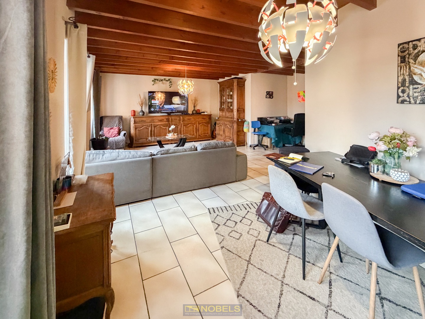 Te huur, ruim appartement met 2 slaapkamers met uitzicht op de markt van Wetteren - photo 4