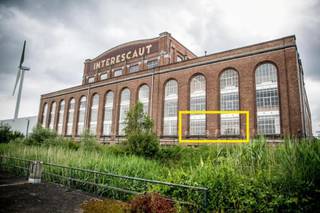 Unieke kantoorruimte op de 1ste verdieping met ScheldezichtEr zijn drie aparte ruimtes (48 m², 16 m², 16 m²).Voldoende gratis parking...