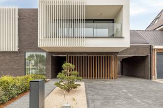 Vous recherchez un joyau architectural avec du caractère, de l'espace et un haut niveau de finition ? Cette nouvelle maison avec lits superposés...