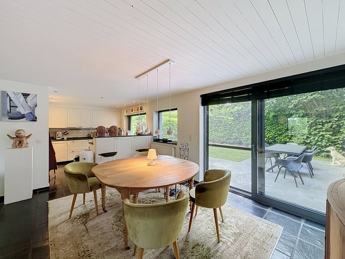 Ruime bungalow met 4 slaapkamers en grote tuin - foto 4