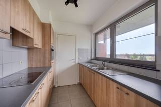 Dit ruim en prachtig appartement is gelegen op een toplocatie in Heverlee tussen IMEC en Gasthuisberg en op wandelafstand van centrum Leuven. <br />Het appartement, gebouwd in 2008, beschikt over een lift en heeft een zeer aangenaam terras met een fantastisch zicht op het groen. Heerlijk om hier tot rust te komen. <br /><br />Met 2 slaapkamers, een keuken voorzien van alle moderne toestellen, een grote badkamer met bad, inloopdouche en dubbel lavabo en 2 toiletten, is er voldoende ruimte voor een gezin of een stel. De bewoonbare oppervlakte is immers 137m². De leefruimte is lichtrijk dankzij de grote raampartijen. <br /><br />Verder alleen maar troeven: EPC label A, elektriciteit is conform, het appartement is asbestveilig, kelderberging van 11m² is inbegrepen en de gemeenschappelijke kosten zijn slechts € 65 per maand. Daarnaast heeft u nog de mogelijkheid om een autostaanplaats P4 bij aan te kopen voor de prijs van € 30.000. <br /><br />Dit is, kortom, een prachtig appartement ideaal gelegen, dicht bij het centrum van Leuven en met goede verbindingen naar de rest van de stad en uitvalswegen. Met alle voorzieningen binnen handbereik, is dit een ideale plek om te wonen.<br /><br />Graag een bezoek? Bel David van LED-ON-IMMO op het nummer 0476 98 91 76 of mail naar info@ledonimmo.be. Tot gauw ;)