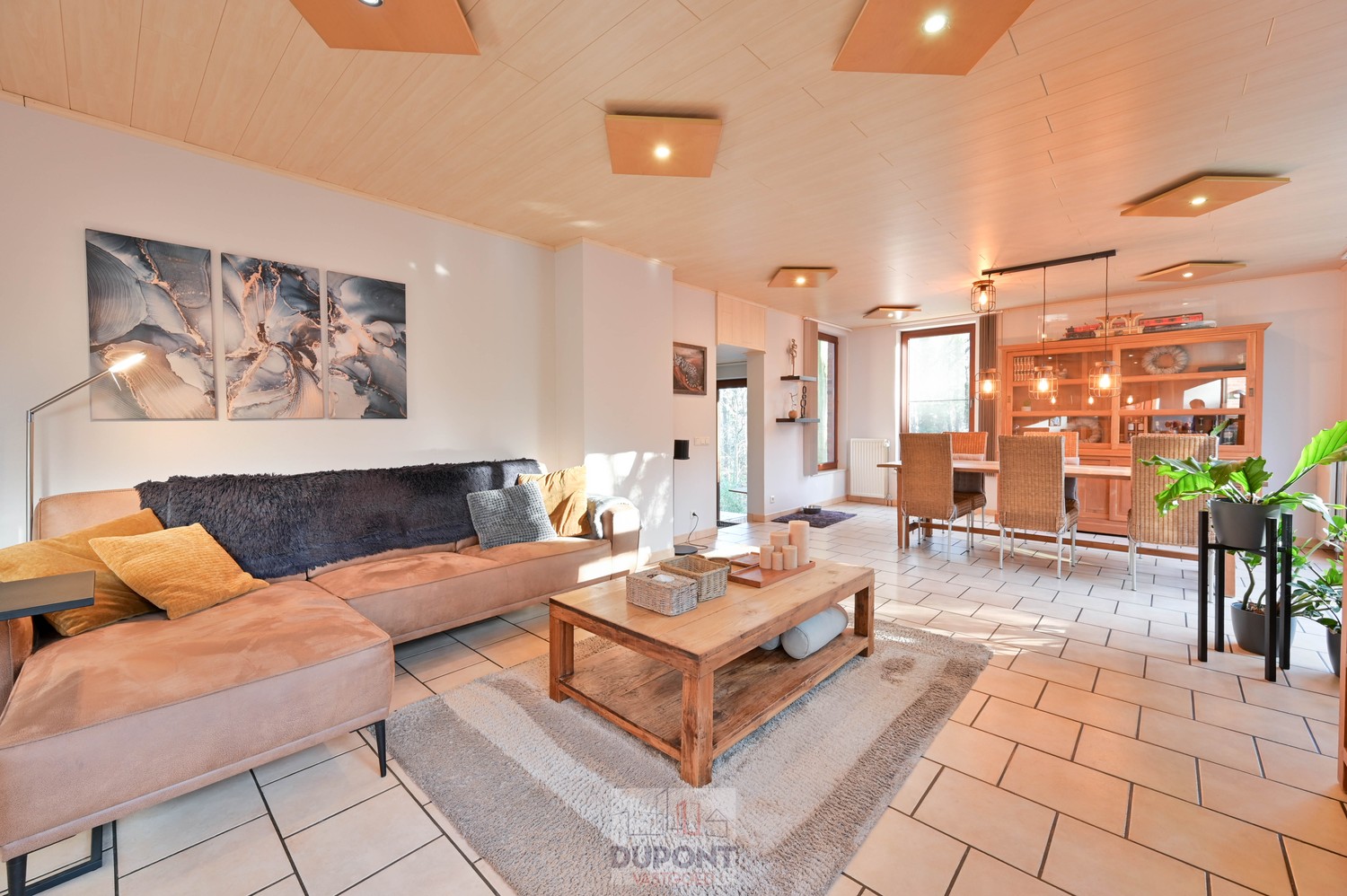 Villa gelegen in een prachtig bebost kader, zeer rustig gelegen, 3 tot 5 slaapkamers, zeer grote kelder. - foto 2