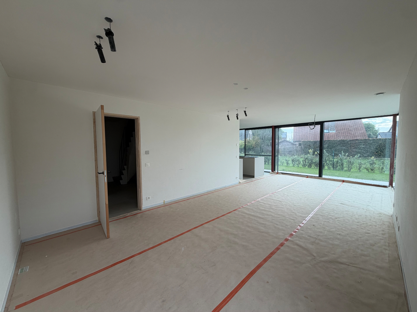 Ruime nieuwbouwwoning met terras en tuin. - foto 4