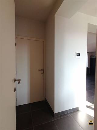 Instapklaar appartement met ruim terras en carport op centrumlocatie Dit appartement treffen we aan op de eerste verdieping van een kleinschalige...