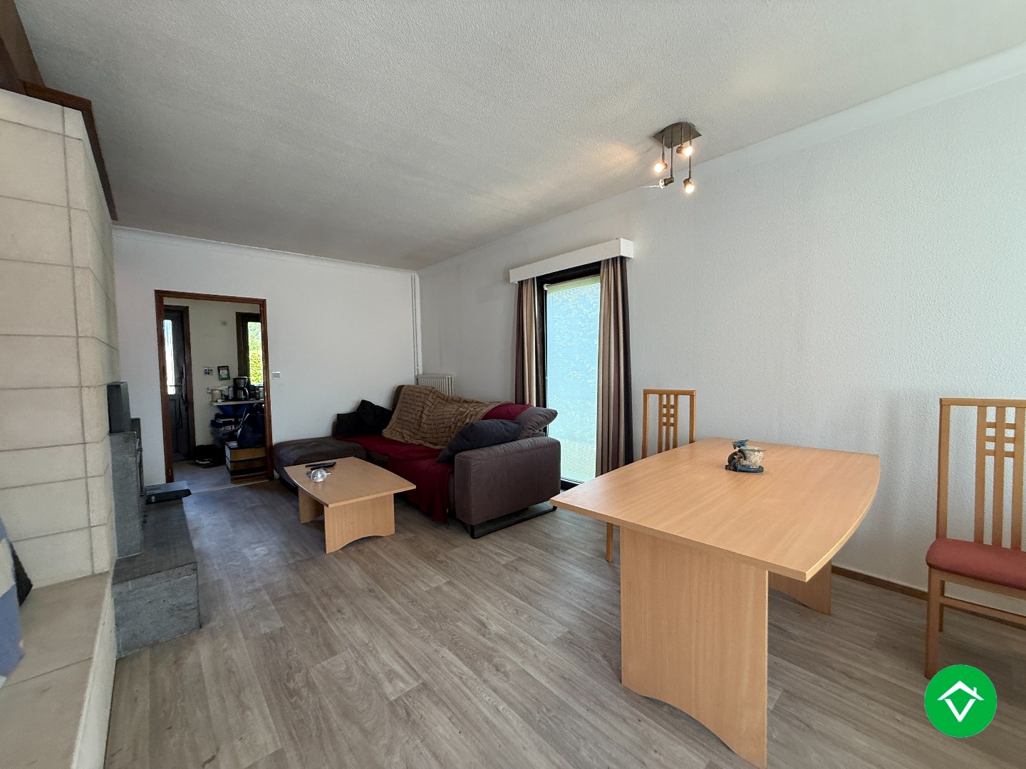 Rustig gelegen gelijkvloerse halfopen woning met 2 slpk's + dubbele garage - foto 4
