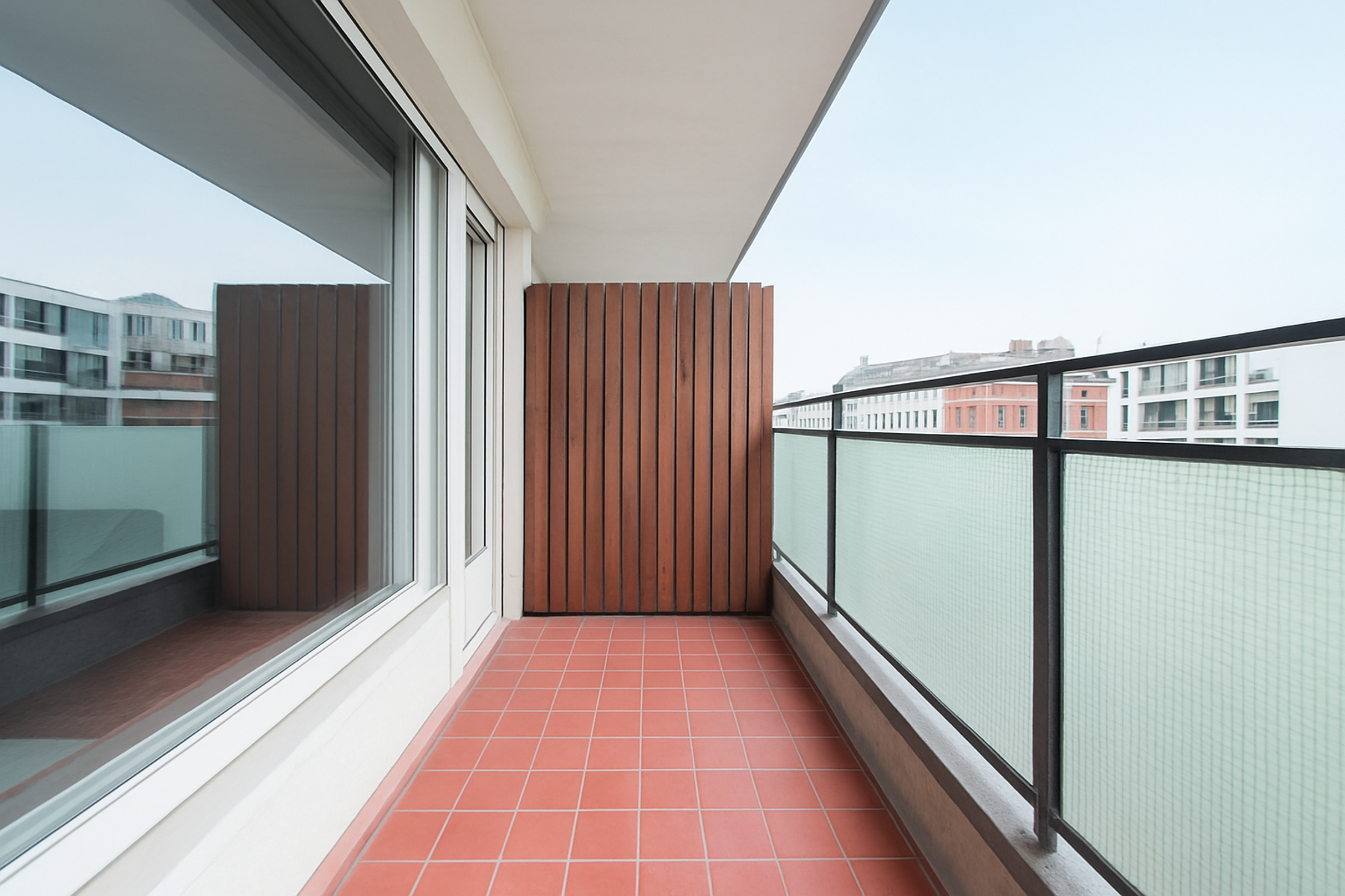 Volledig gerenoveerd gemeubeld appartement met terras aan het Zuidpark - foto 3