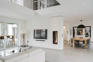 Découvrez cette belle villa individuelle d'une surface habitable d'environ 404 m², située sur un terrain spacieux de 1 395 m². La maison a...