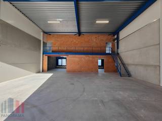 Nieuwe KMO-unit met een oppervlakte van 231 m² in combinatie met een mezzanine te huur. De unit maakt deel uit van de nieuwe KMO-ontwikkeling...