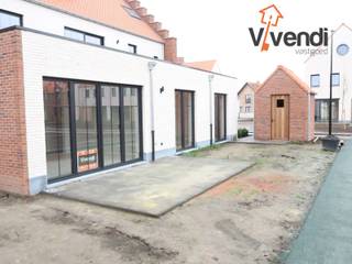 STIJLVOL GELIJKVLOERS APPARTEMENT MET UITZICHT OP DE KERKTOREN – ENERGIEZUINIG EN ONMIDDELLIJK BESCHIKBAAR!Onder de schaduw van de kerktoren, op een...