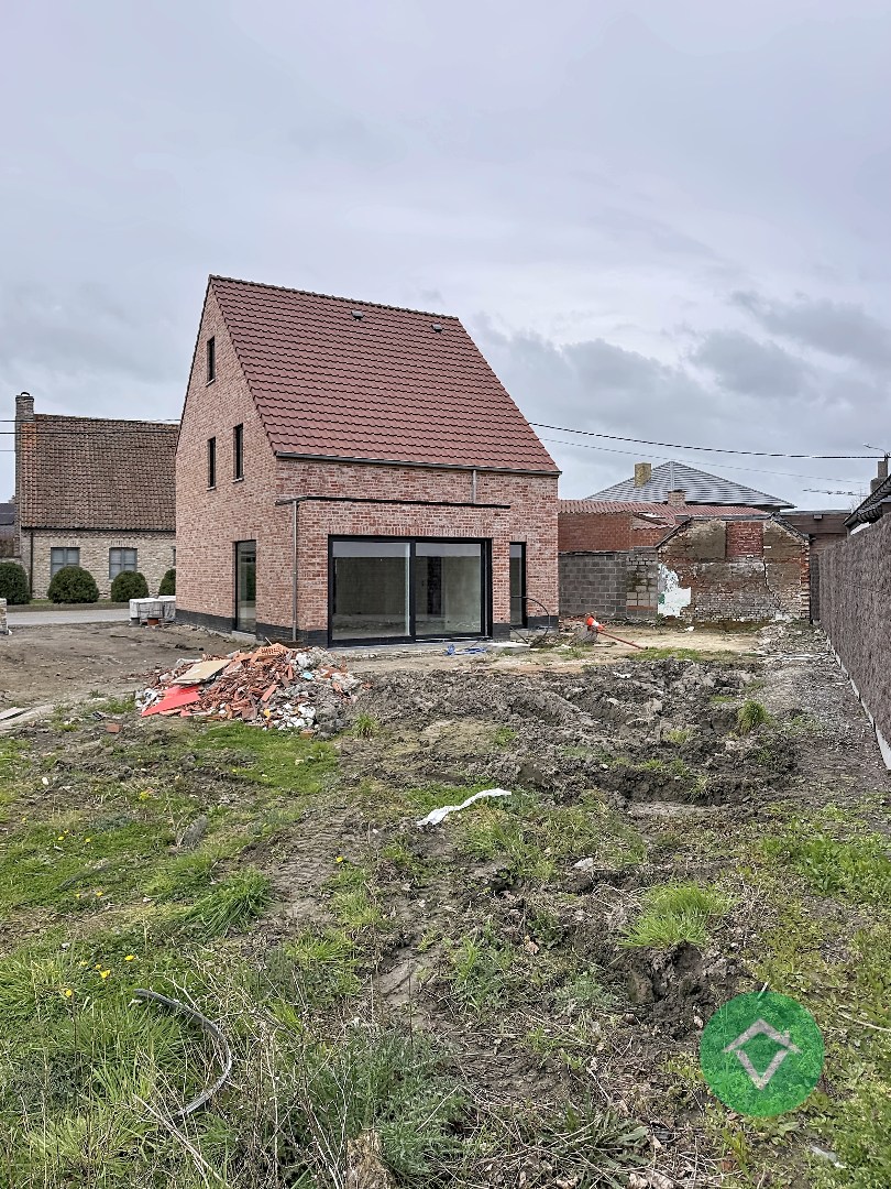 Alleenstaande nieuwbouwwoning met 4 slaapkamers en tuin te Koekelare - foto 4