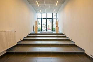 Recente industriële bouw gelegen aan de Tiensesteenweg 240 te Sint-Truiden.Ideaal voor zowel logistiek als productie met aansluitend voldoende...