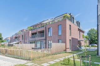 Welkom in dit ruime en lichte recente appartement, ideaal gelegen in de dorpskern van Heffen. Dit moderne appartement op de 1e verdieping biedt...