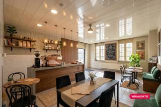Cet immeuble commercial situé au centre de Rijkevorsel est divisé en un rez-de-chaussée commercial et un appartement en duplex au-dessus. Les...