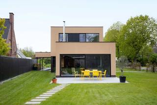 Deze volledig gerenoveerde woning (2024) combineert hedendaags comfort met een uitzonderlijk rustige ligging nabij Moerkesheide en het centrum...