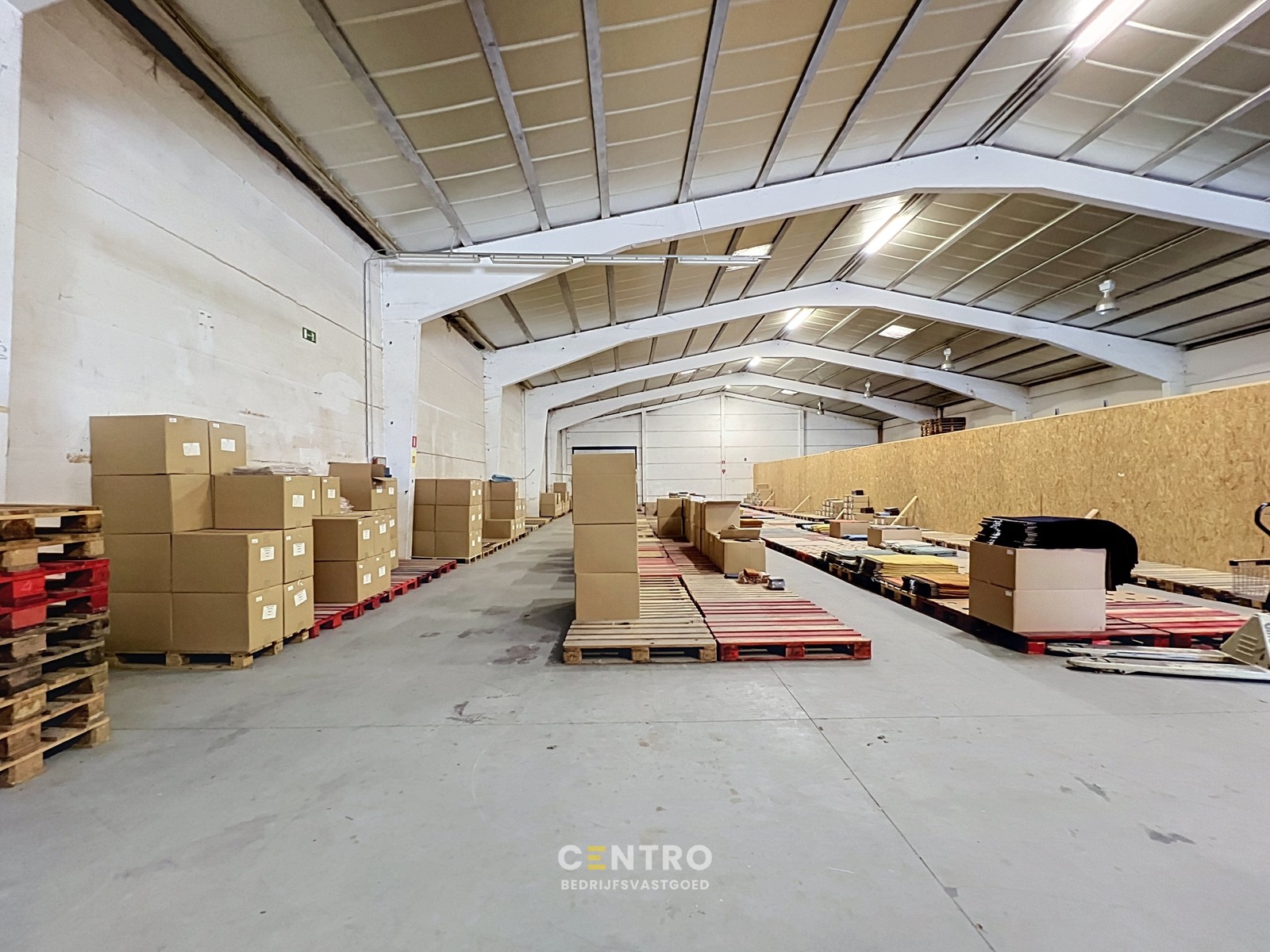 Magazijn met parkings en goede laad-en losmogelijkheden voor OPSLAG te huur regio Waregem. - foto 2
