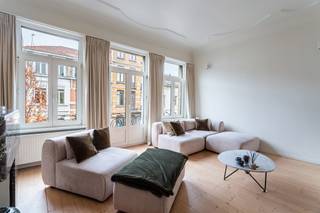 Te huur: gerenoveerd appartement met karaktervolle afwerking in Antwerpen-ZuidOp de tweede verdieping bevindt zich dit stijlvol vernieuwde...