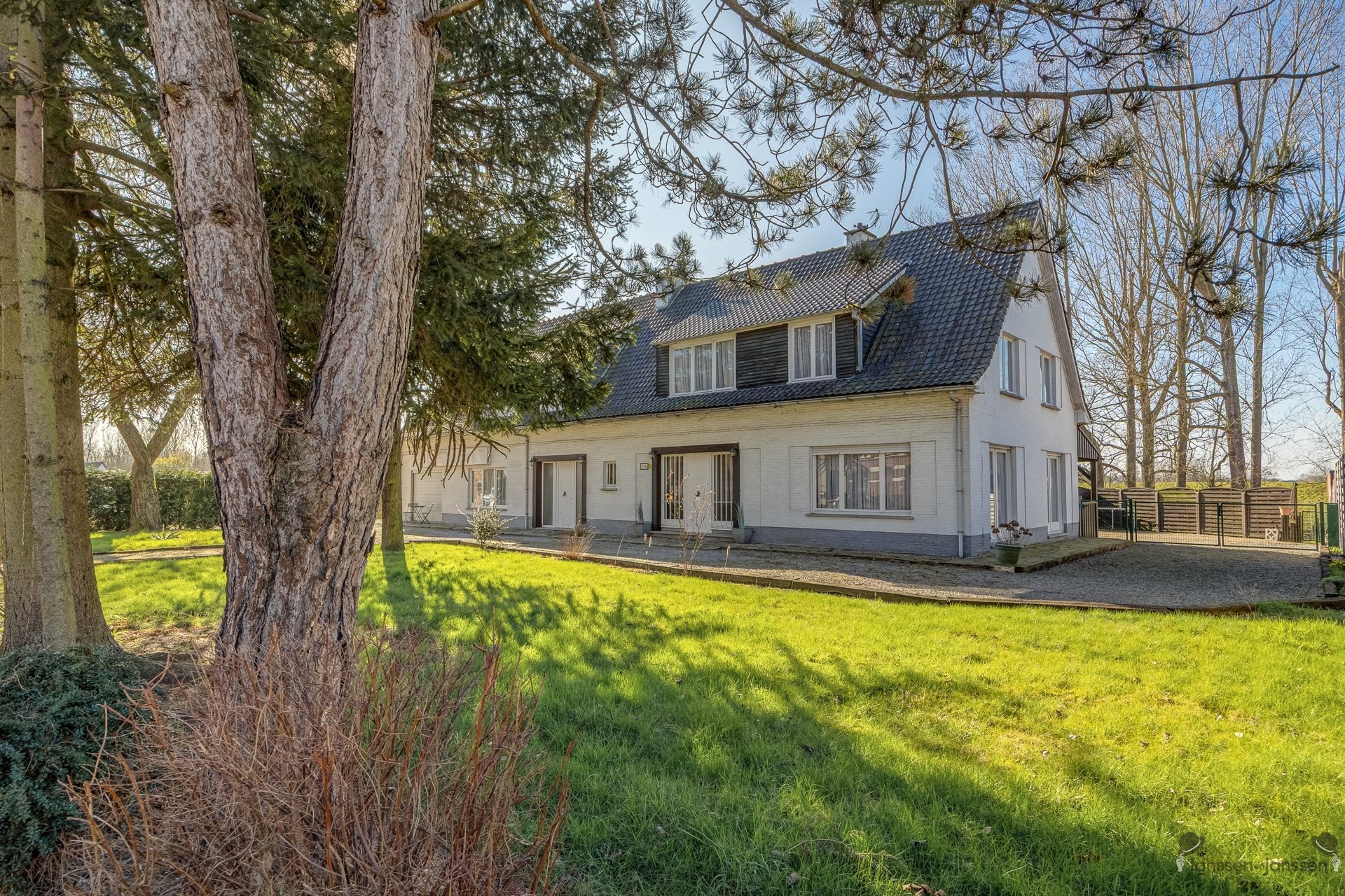 villa op een perceel van 3.552 m² - foto 1