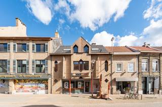 [[ DIT PAND NEEMT DEEL AAN DE ERA OPEN HUIZEN DAG OP 6/12 VAN 14:30 TOT 15:30 ]]Instapklare investering in het hart van VeurneIn de Zuidstraat, op...