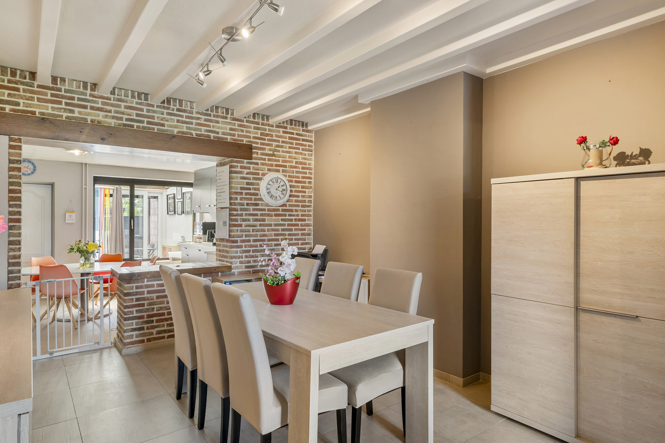 Doodlopend gelegen woning (189m²) met 4 slk’s en zuid gerichte tuin. - foto 3